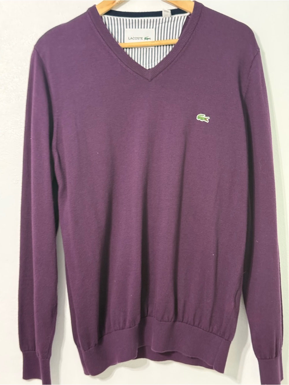 Lacoste Men's V-Neck Sweater in Deep Purple XL *flaw*
